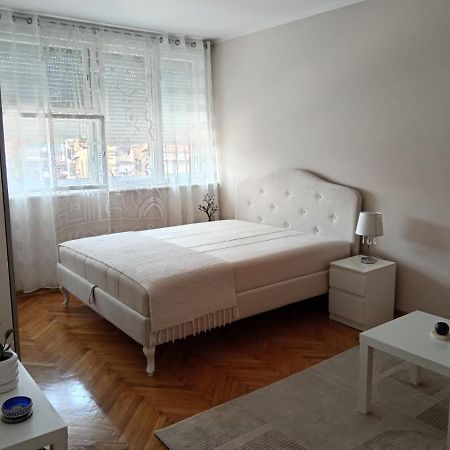 Red Square Apartment 피로트 외부 사진