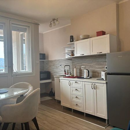 Red Square Apartment 피로트 외부 사진