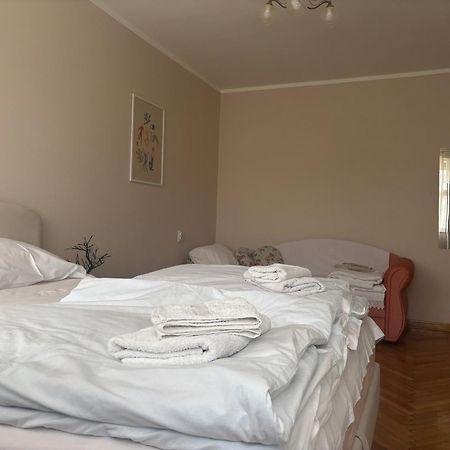 Red Square Apartment 피로트 외부 사진