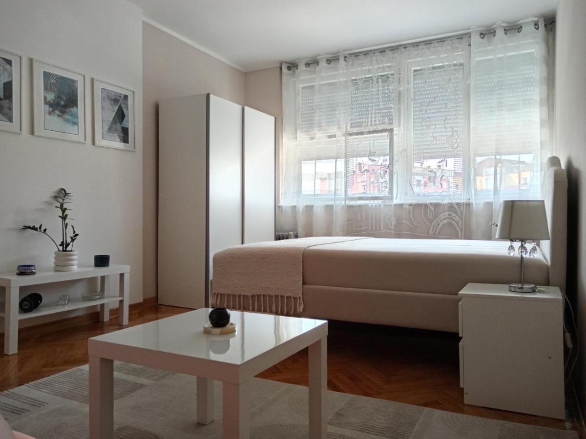 Red Square Apartment 피로트 외부 사진