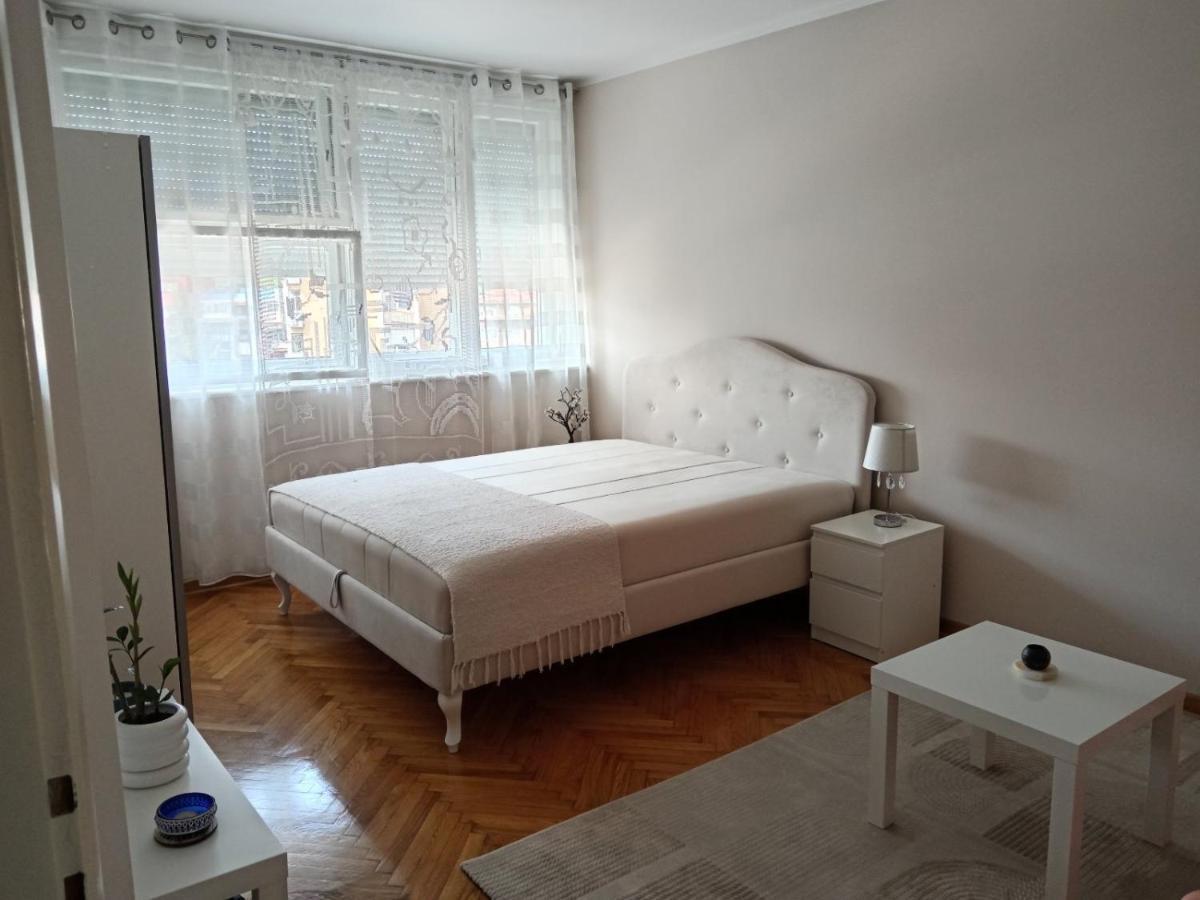 Red Square Apartment 피로트 외부 사진