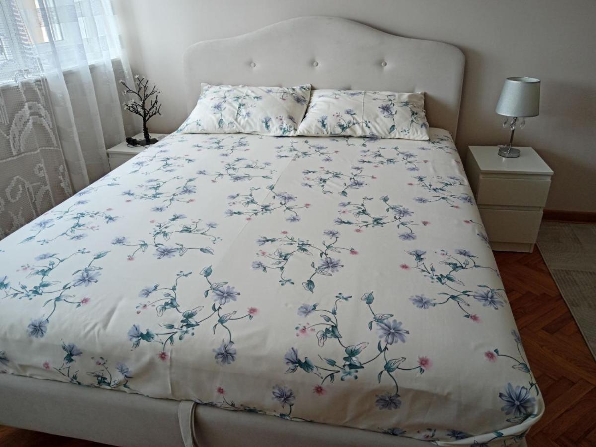 Red Square Apartment 피로트 외부 사진