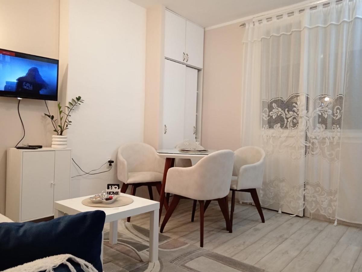 Red Square Apartment 피로트 외부 사진
