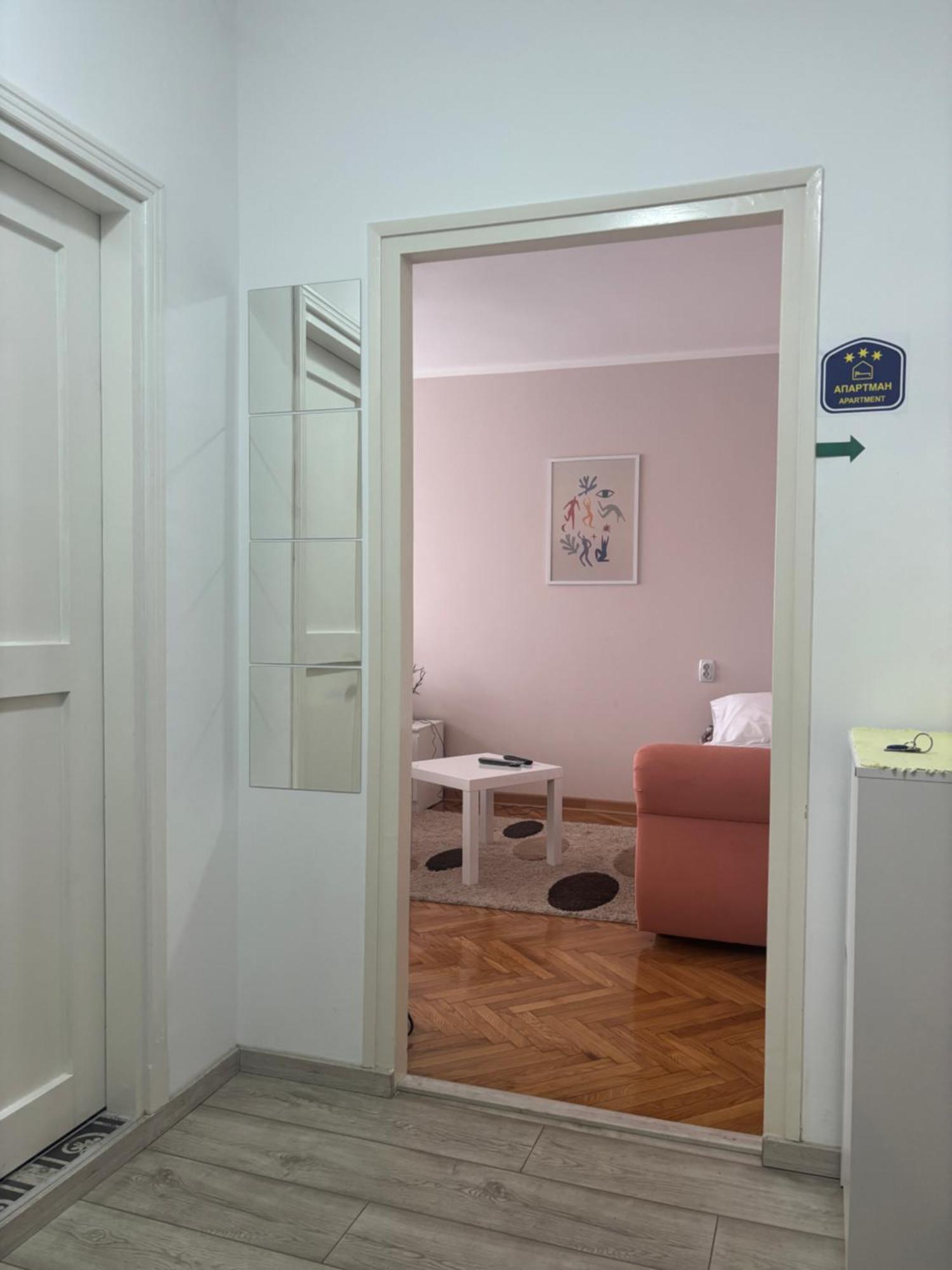 Red Square Apartment 피로트 외부 사진