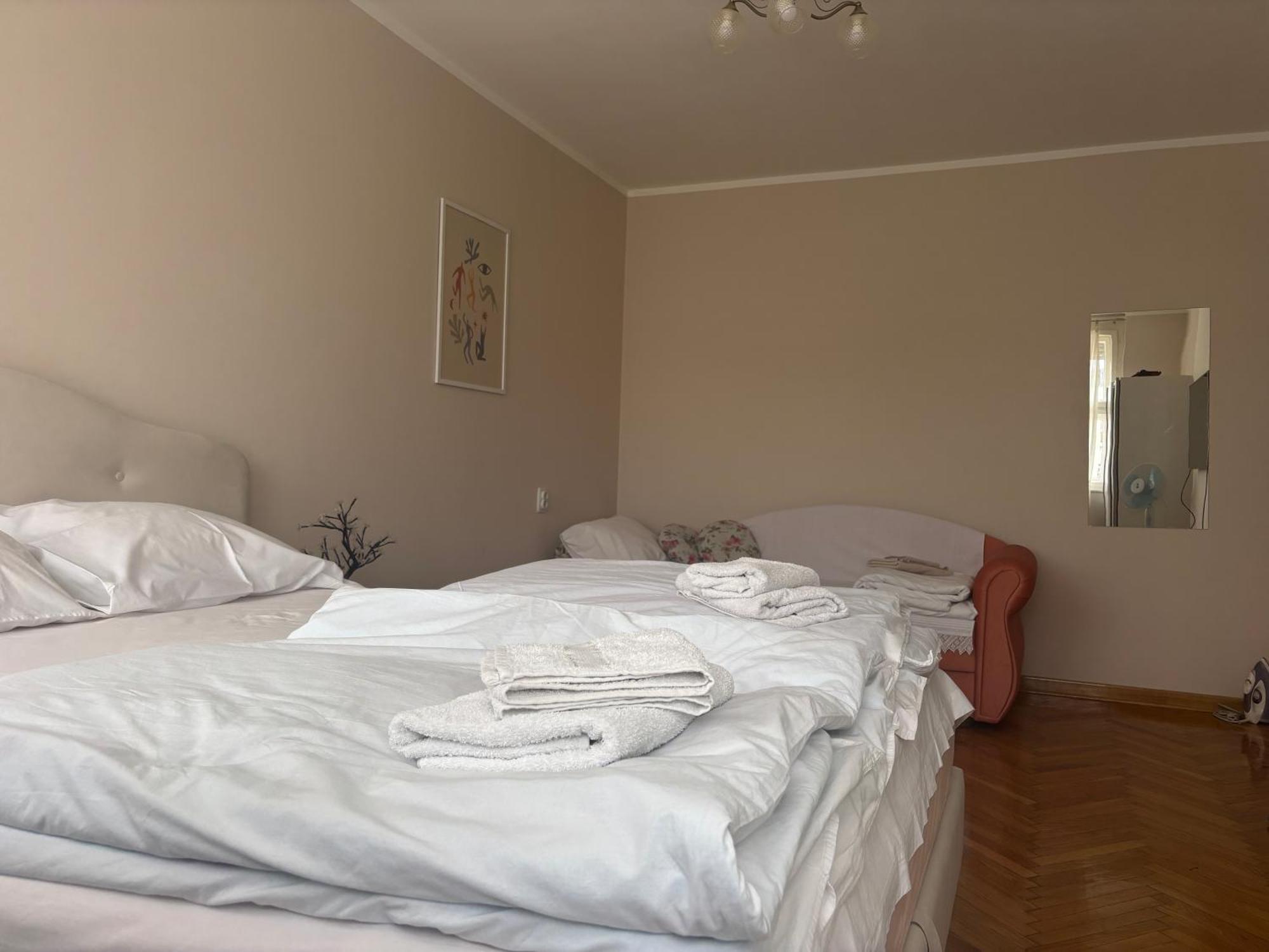 Red Square Apartment 피로트 외부 사진