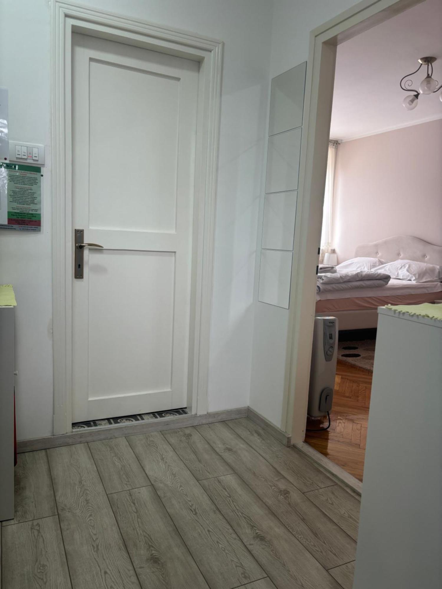 Red Square Apartment 피로트 외부 사진