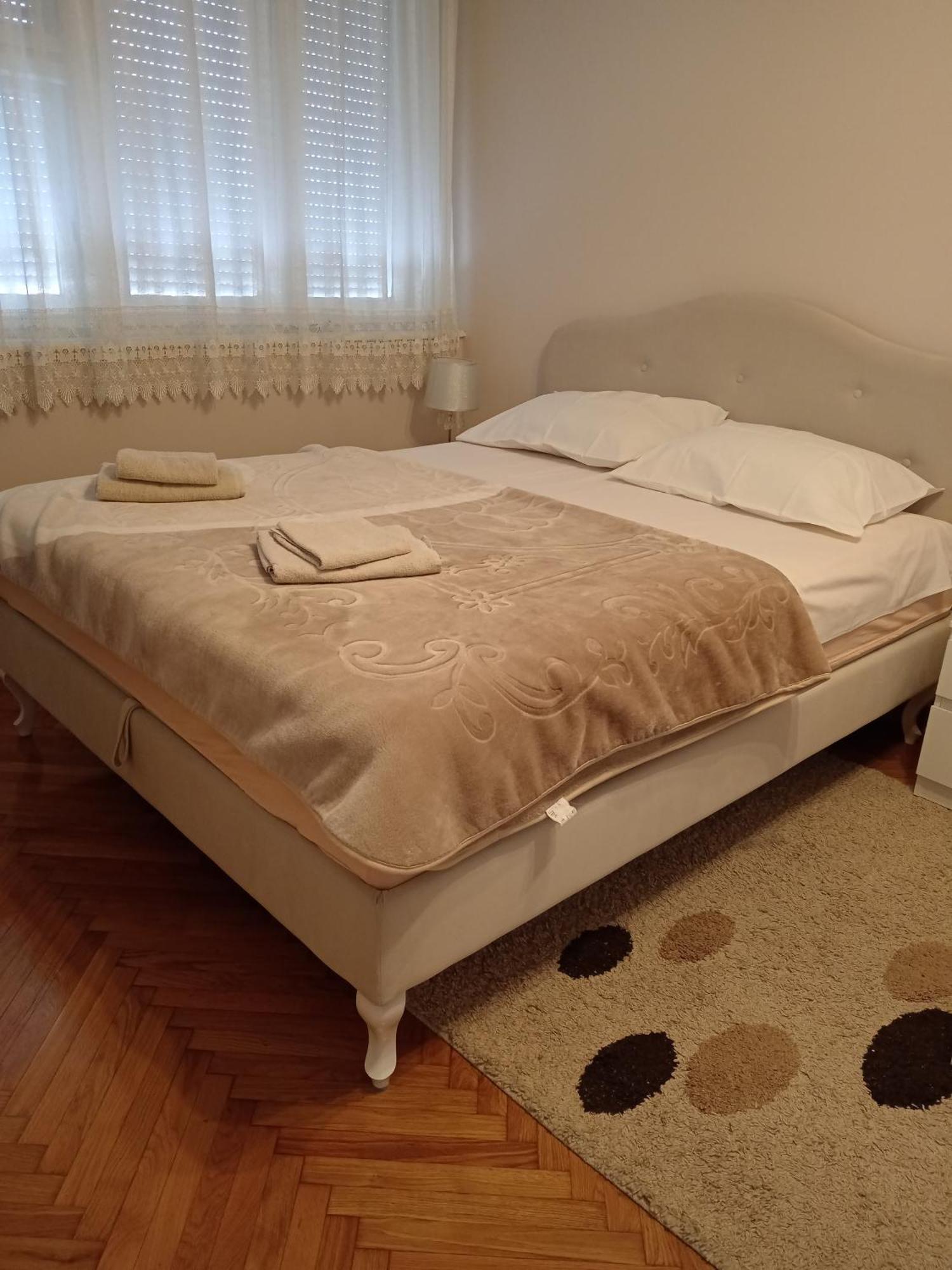 Red Square Apartment 피로트 외부 사진